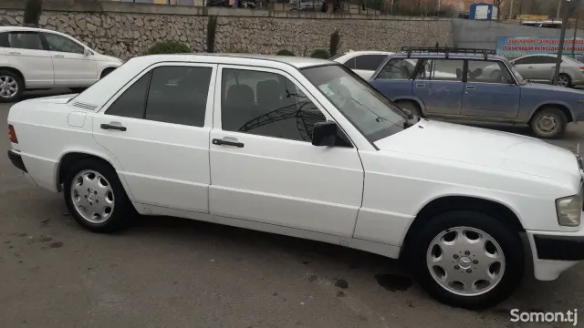 Mercedes-Benz W201 1991 · 1.8 MT