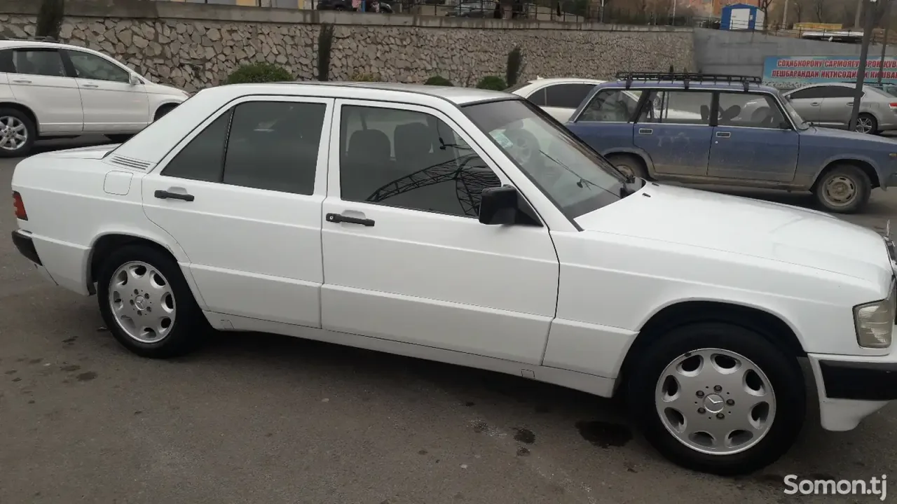 Mercedes-Benz W201 1991 · 1.8 MT