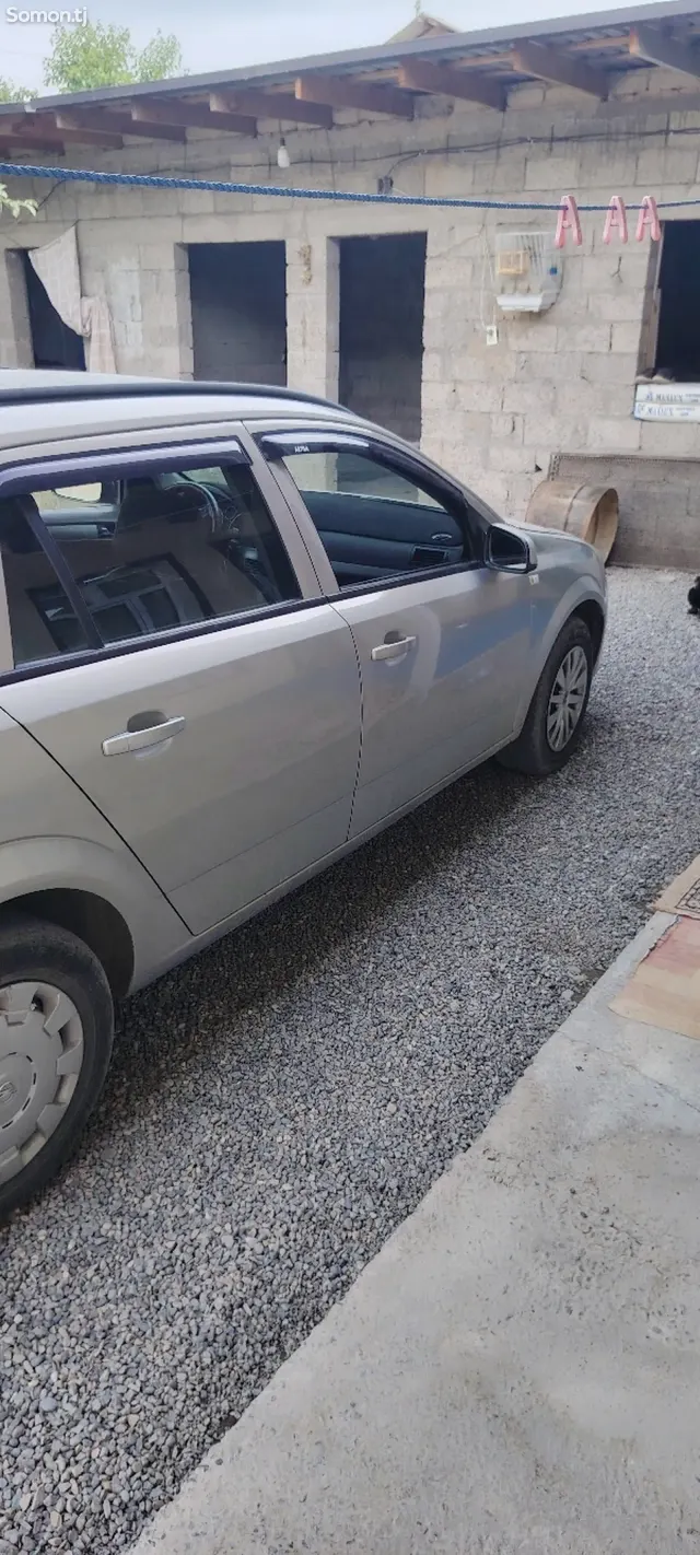 Opel Astra H 2006 · 1.7 MT