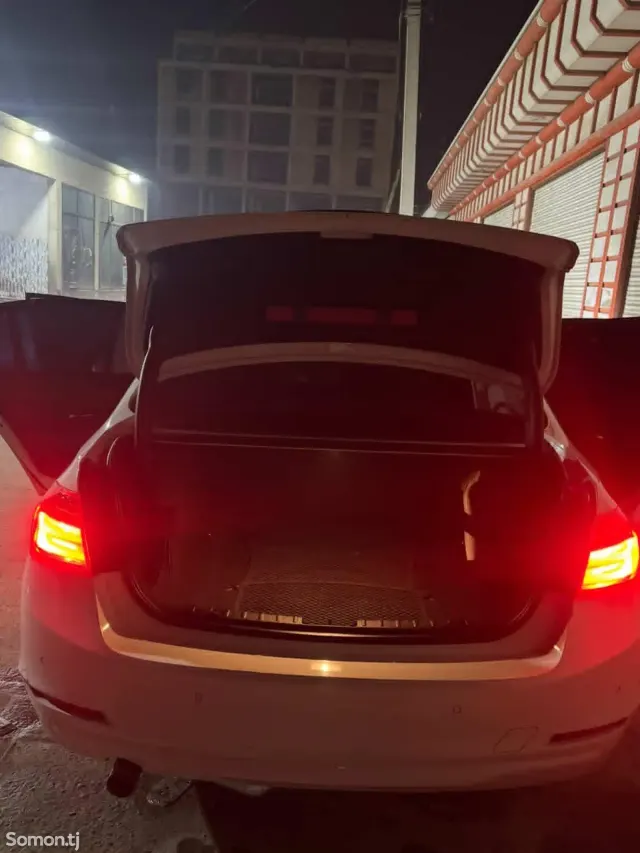 BMW 3 series 2014 · 2.0 AT