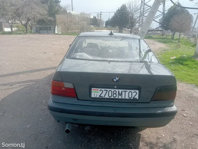 BMW 3 series 1993 · 1.6 MT