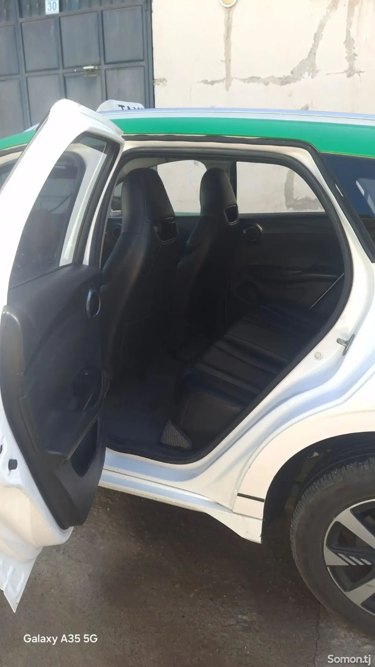 BYD E2 2023 · 1.6 AT