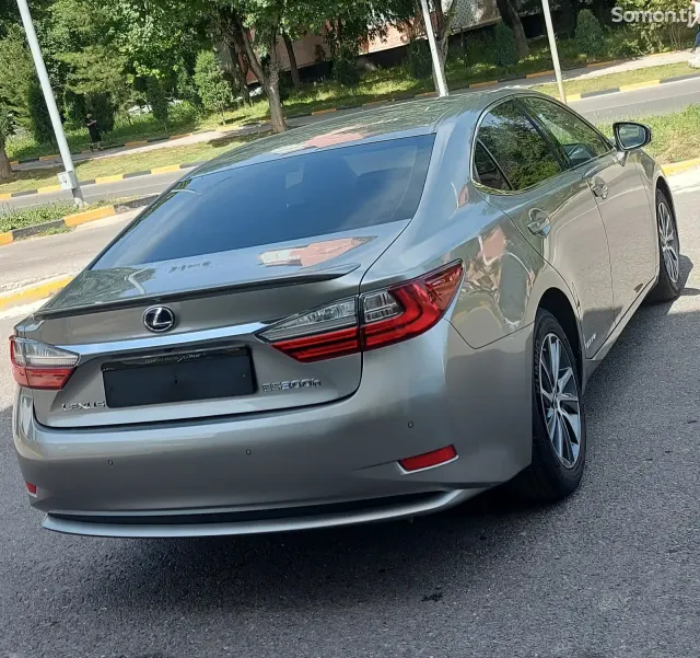 Lexus ES series 2016 · 2.5 AT