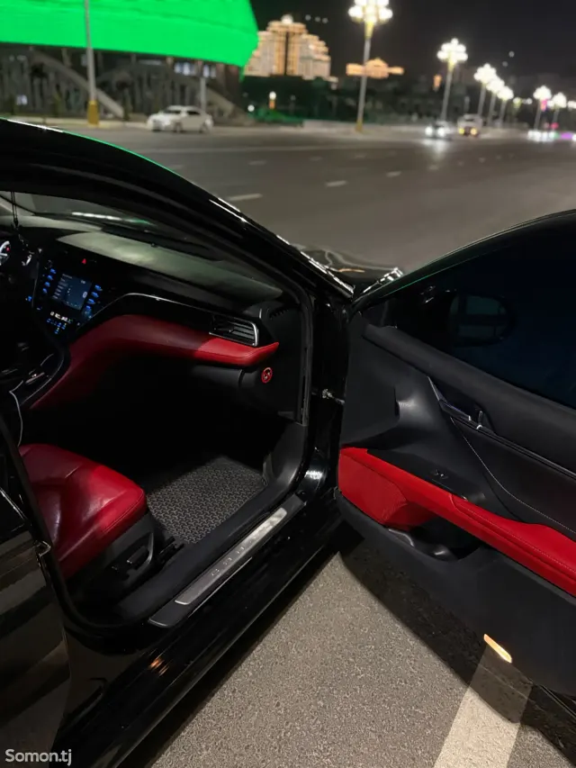 Toyota Camry 2019 · 2.5 AT