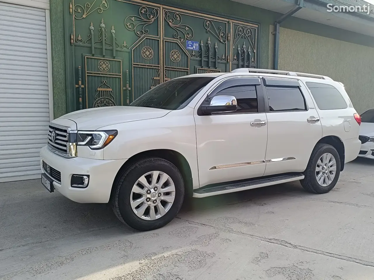 Toyota Sequoia 2014 · 5.7 AT