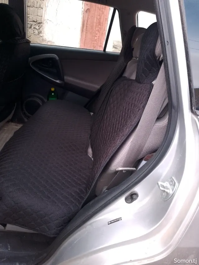 Toyota RAV 4 2006 · 2.4 AT