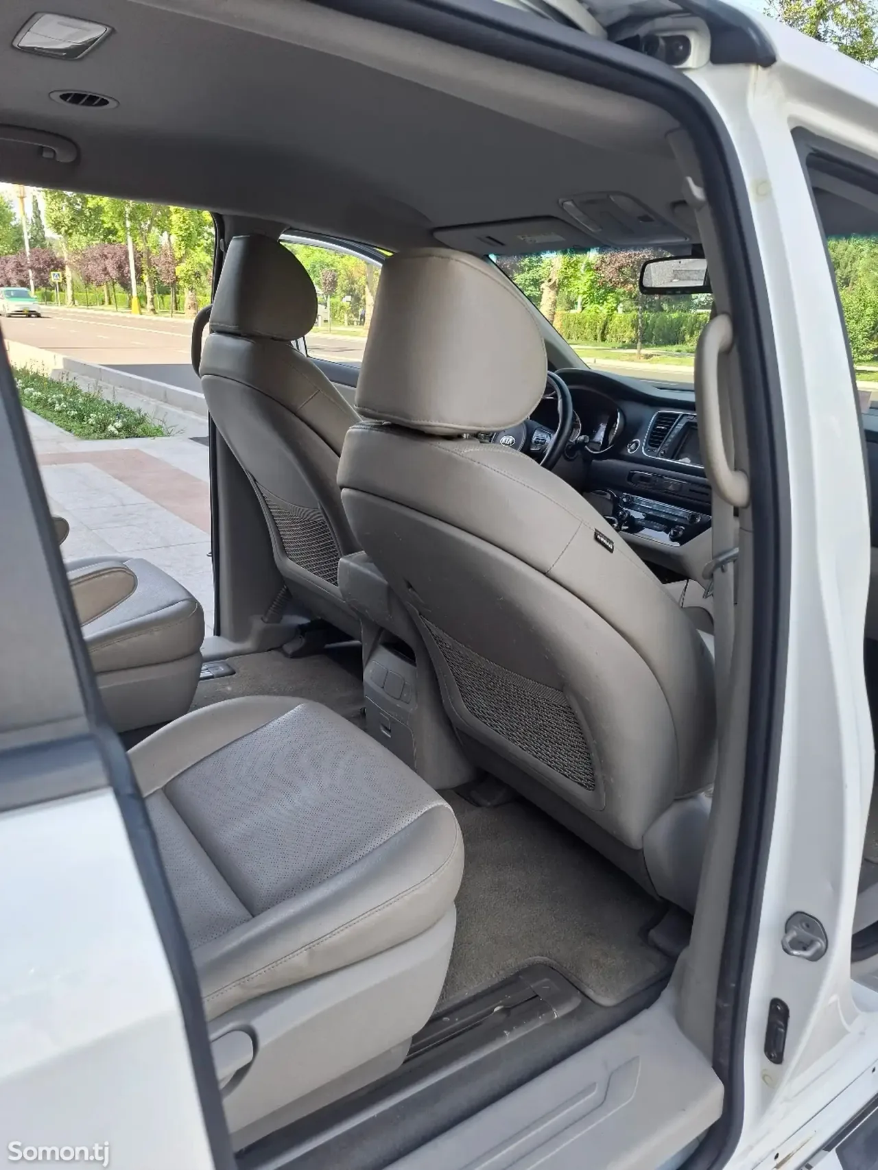 Kia Carnival 2016 · 2.2 AT