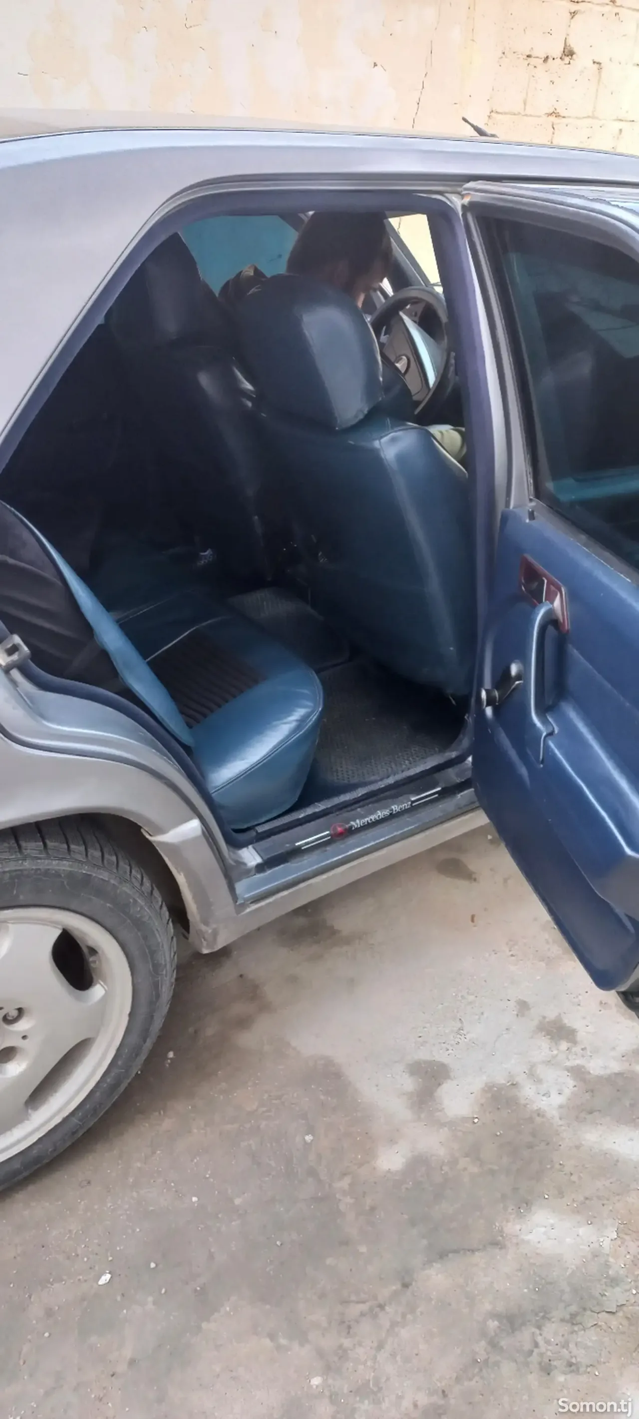 Mercedes-Benz W201 1992 · 2.0 MT