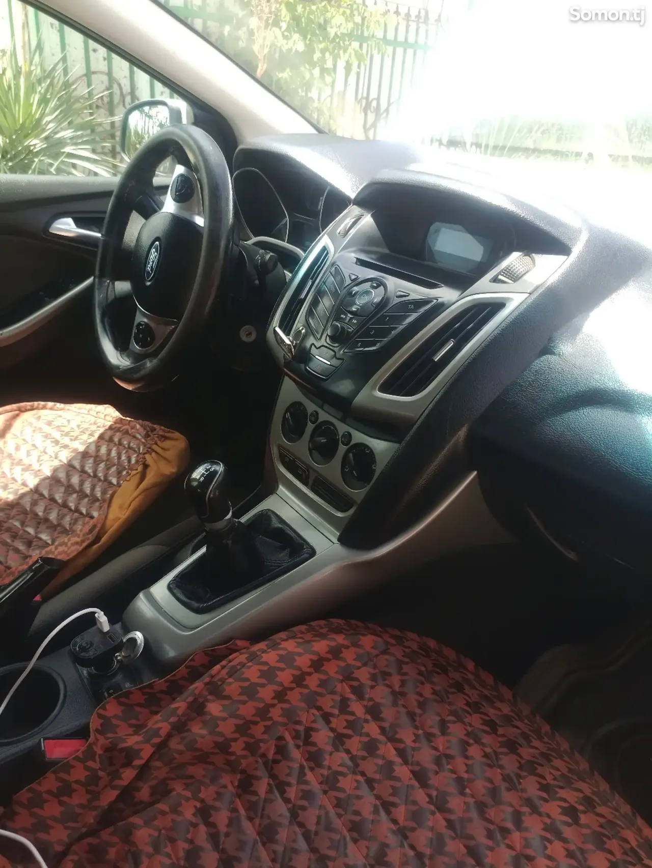 Ford Focus 2013 · 1.6 MT