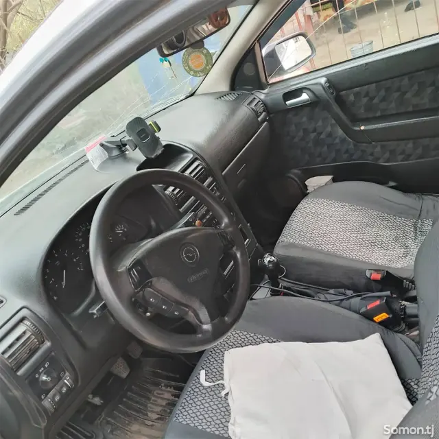Opel Astra G 1999 · 1.6 MT