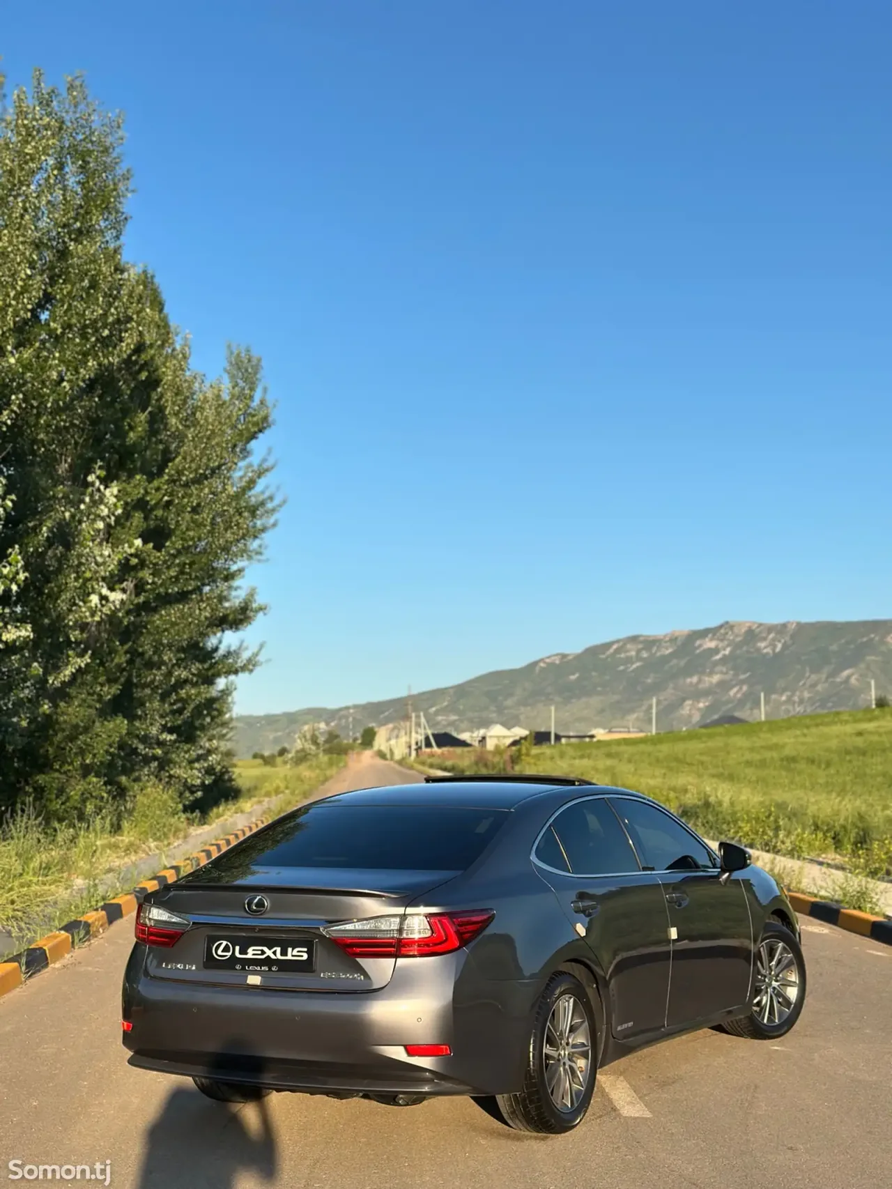 Lexus ES series 2016 · 3.0 AT