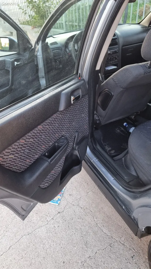 Opel Astra G 2001 · 1.6 MT