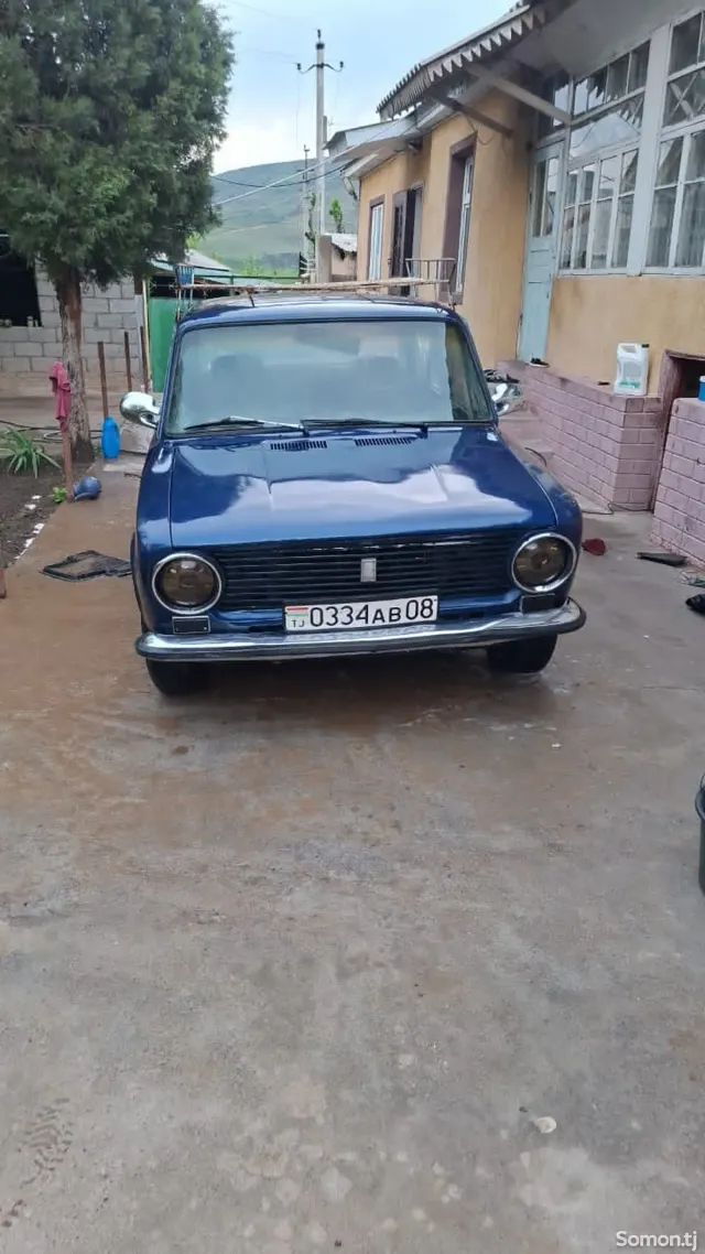 Lada (ВАЗ) 2101 1981 · 0.6 MT