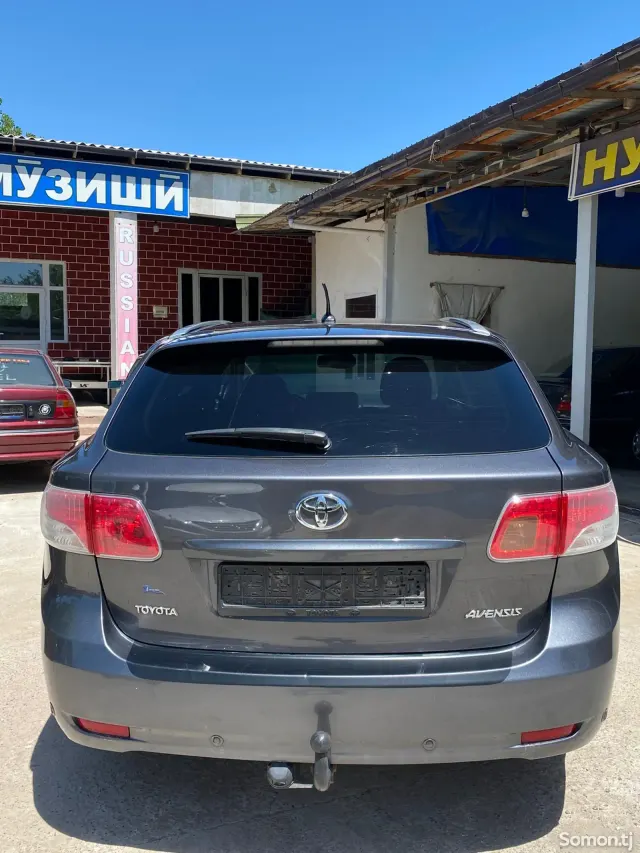 Toyota Avensis 2009 · 2.0 MT