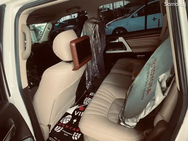 Toyota Land Cruiser 2010 · 4.0 AT