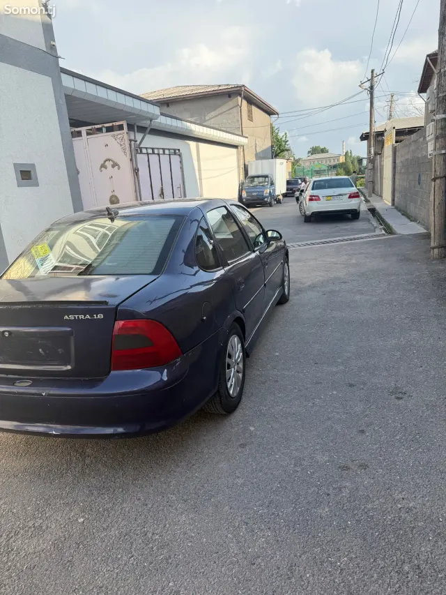 Opel Vectra B 1998 · 1.6 MT