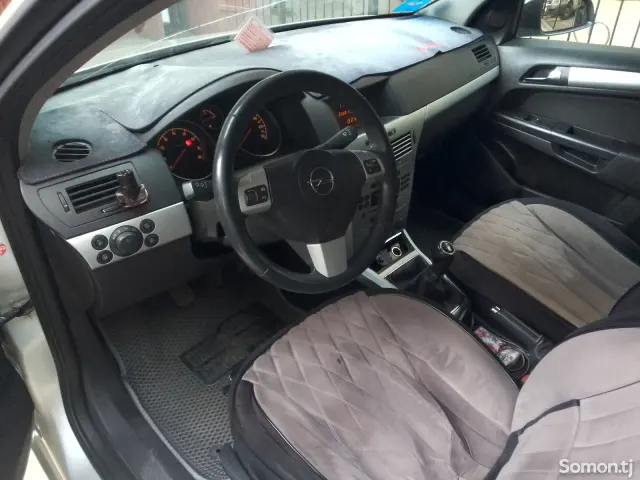 Opel Astra H 2009 · 1.6 MT