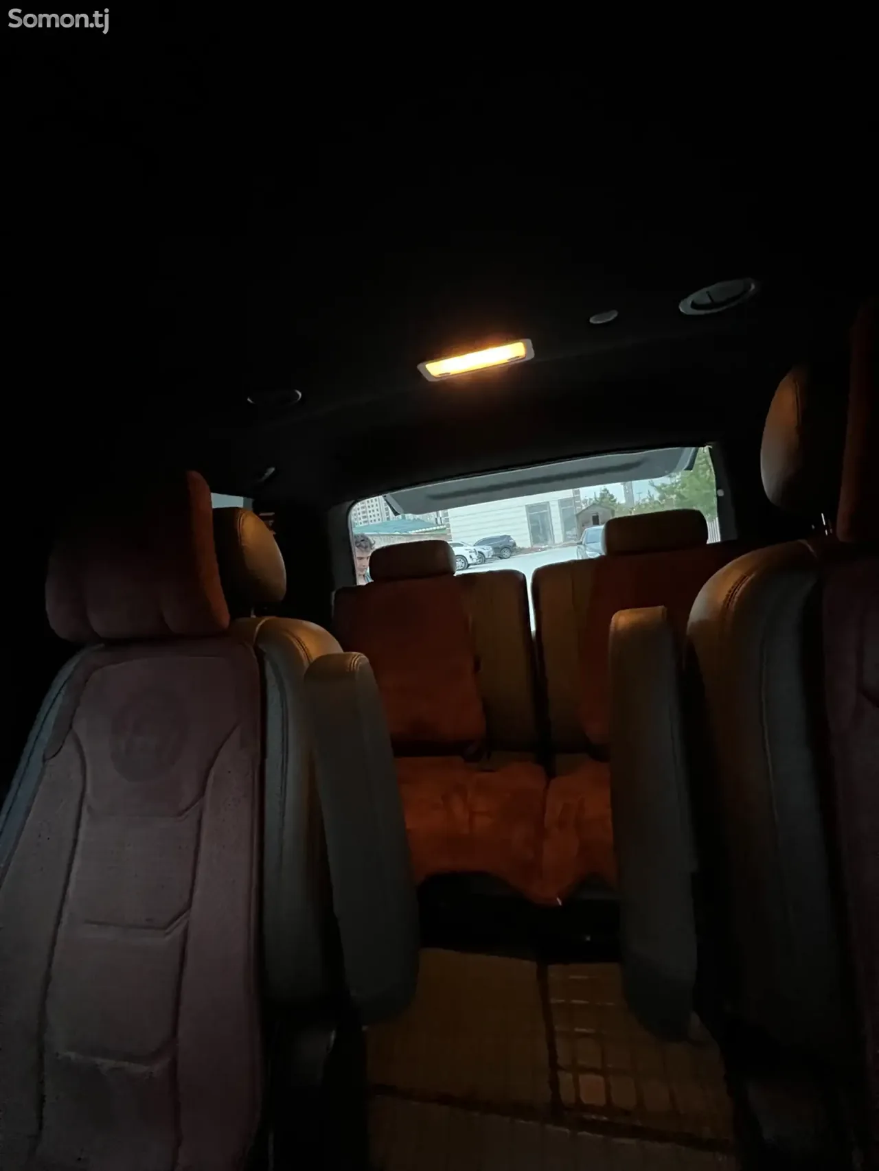 Chevrolet Tahoe 2011 · 5.3 AT