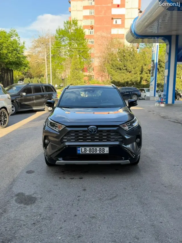 Toyota RAV 4 2021 · 2.5 AT