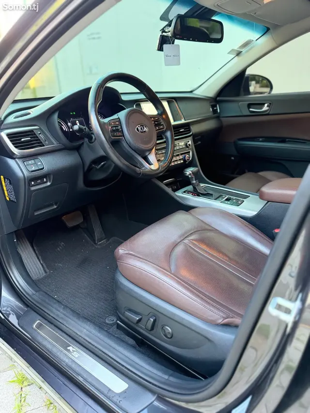 Kia K5 2015 · 2.0 AT