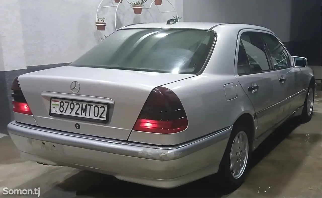 Mercedes-Benz C class 2000 · 2.0 MT