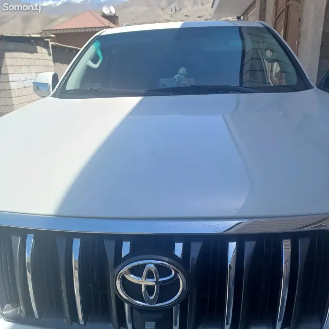 Toyota Land Cruiser Prado 2012 · 2.7 AT