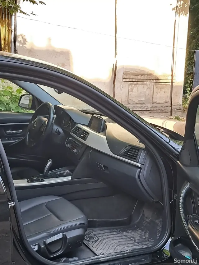 BMW 3 series 2015 · 2.0 AT