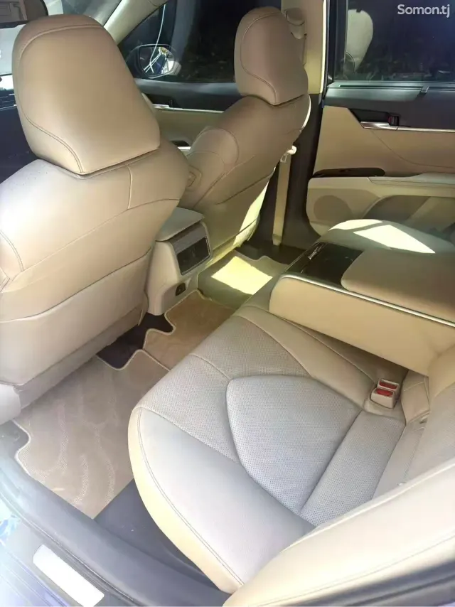 Toyota Camry 2018 · 2.5 AT