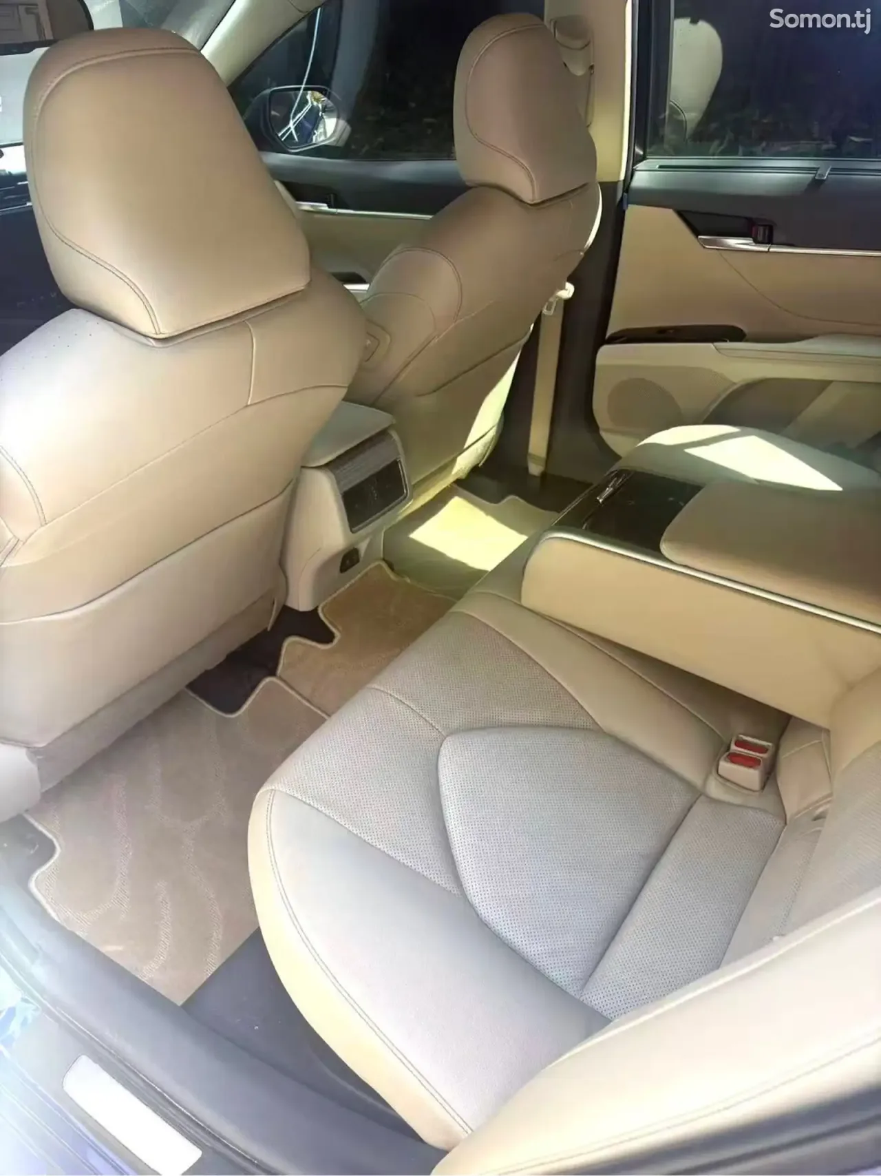 Toyota Camry 2018 · 2.5 AT