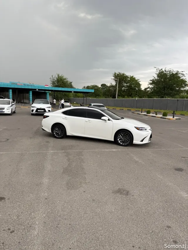 Lexus ES series 2013 · 3.5 AT