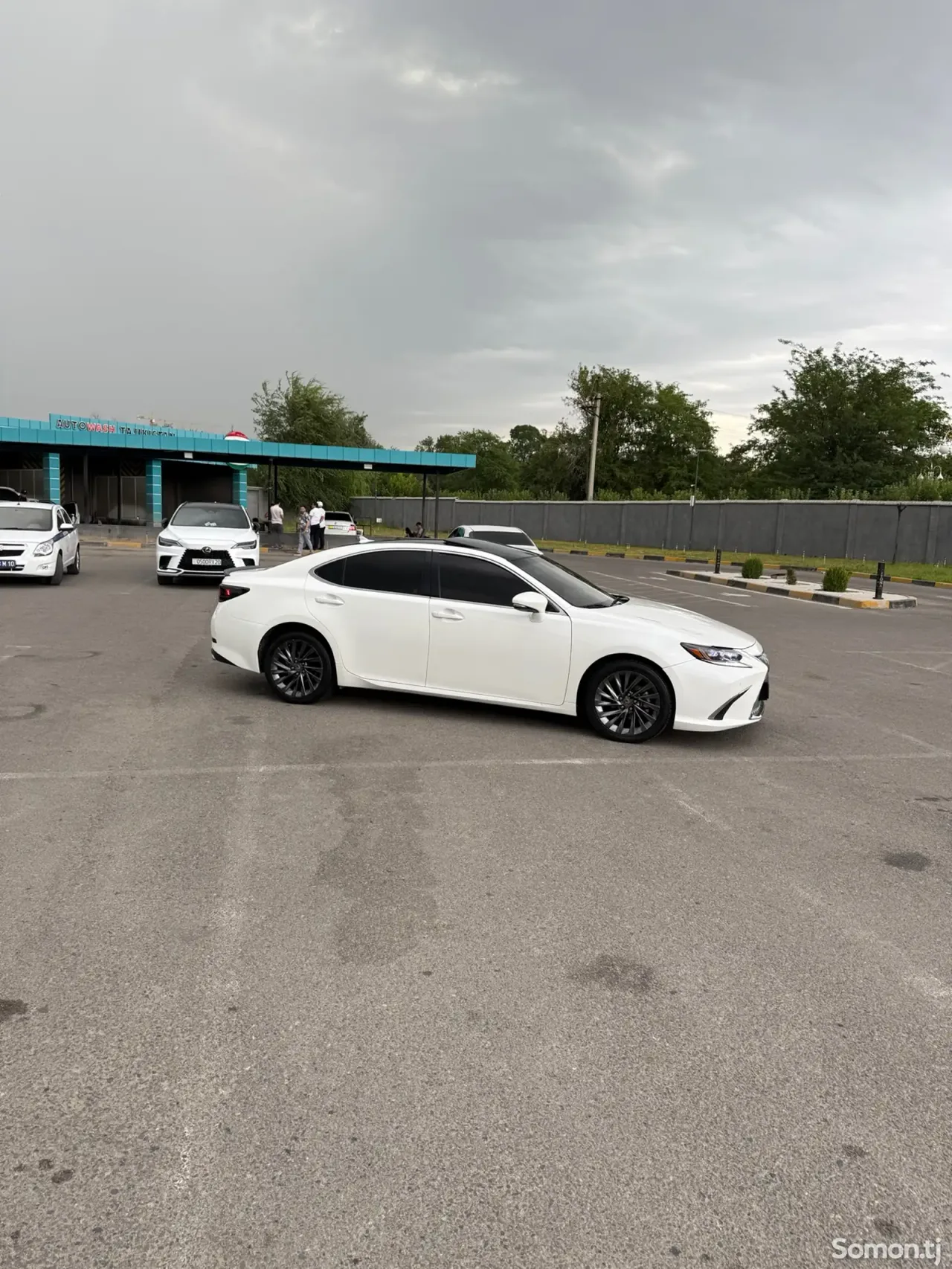 Lexus ES series 2013 · 3.5 AT