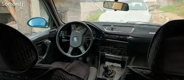 BMW 5 series 1990 · 2.8 MT
