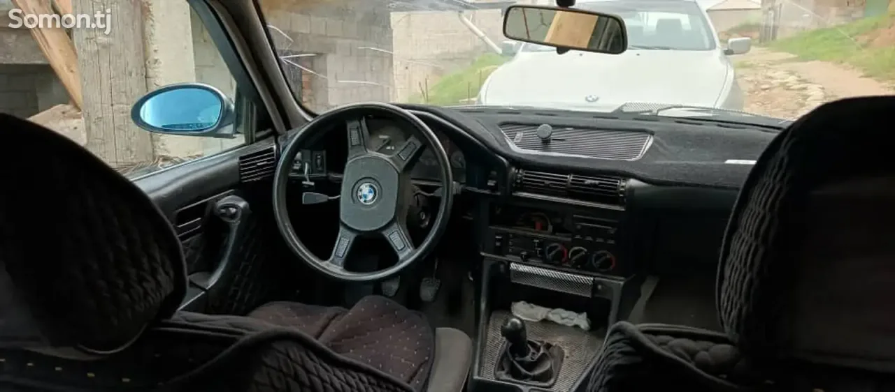 BMW 5 series 1990 · 2.8 MT