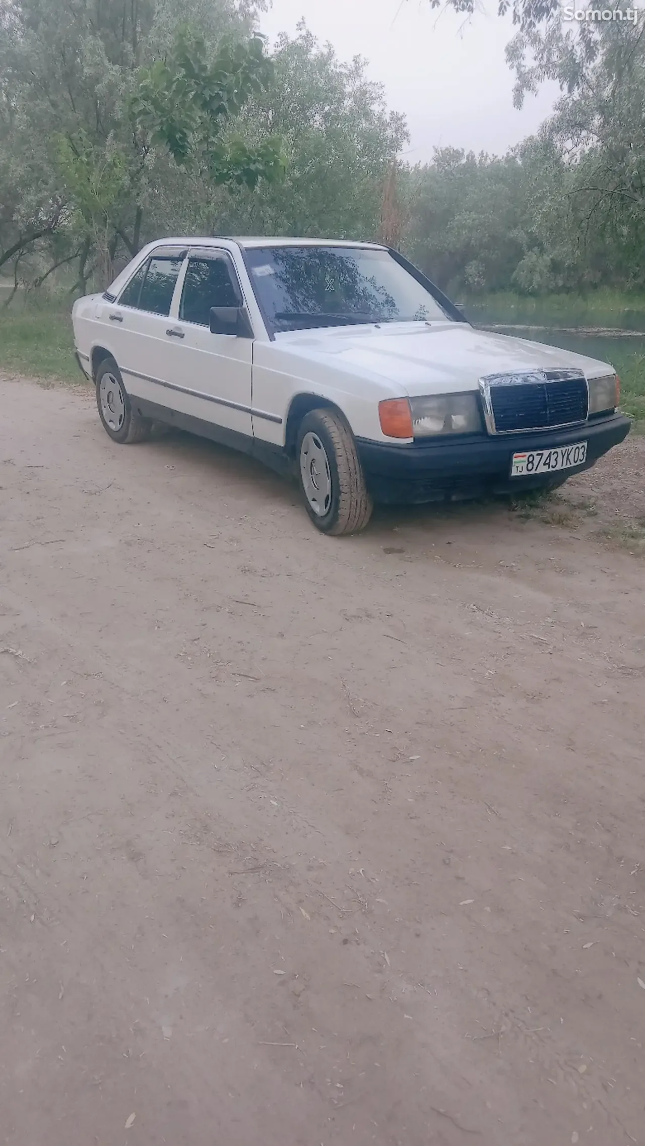 Mercedes-Benz W201 1985 · 2.0 MT