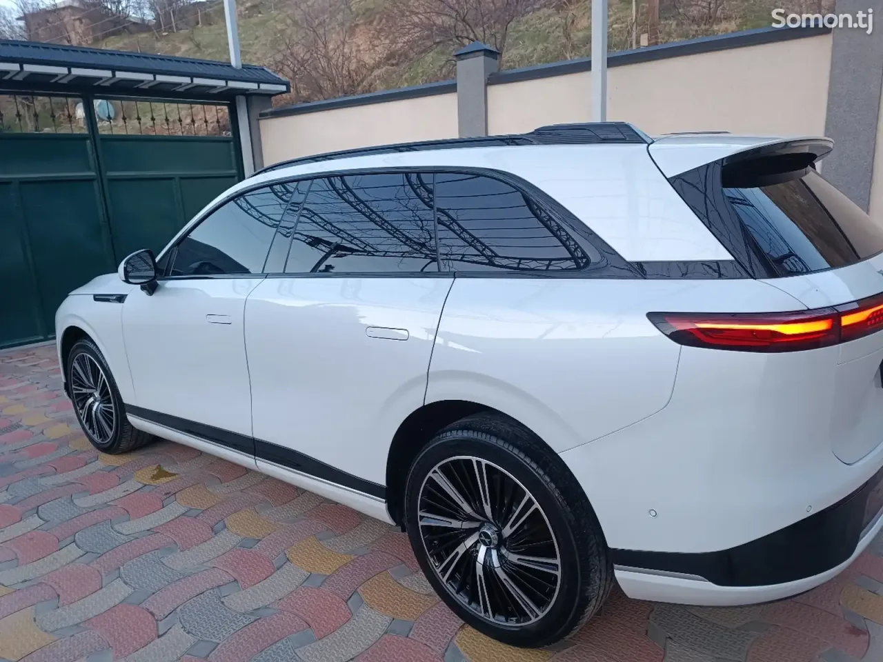 Xpeng G9 2023 · AT