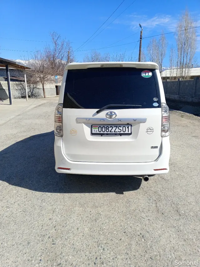 Toyota Voxy 2009 · 2.0 AT
