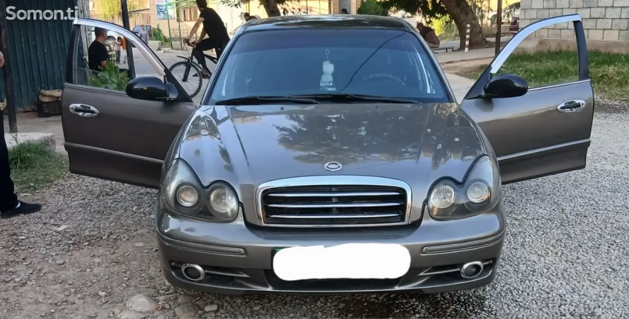 Hyundai Sonata 2004 · 1.6 MT