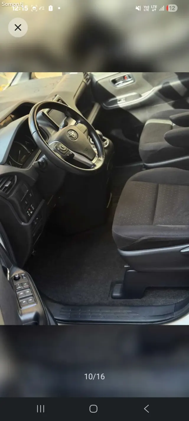Toyota Voxy 2014 · 1.8 AT