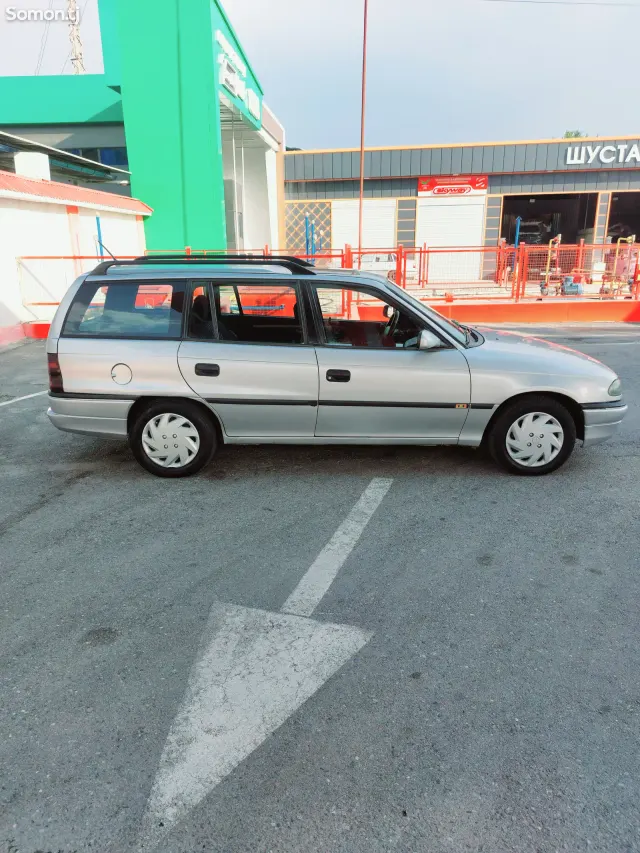 Opel Astra F 1994 · 1.6 MT