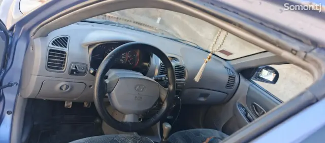 Hyundai Accent 2005 · 1.6 MT