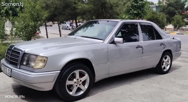 Mercedes-Benz W124 1992 · 2.5 MT