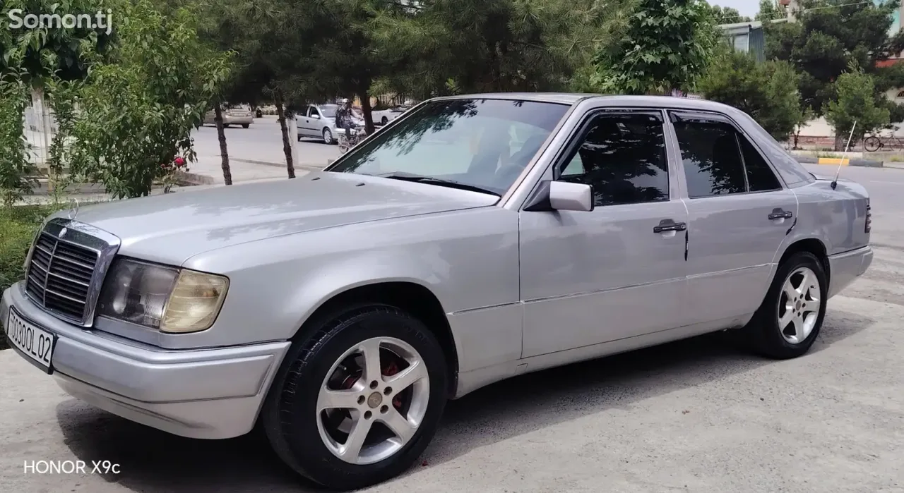 Mercedes-Benz W124 1992 · 2.5 MT