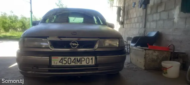 Opel Vectra A 1993 · 1.6 MT