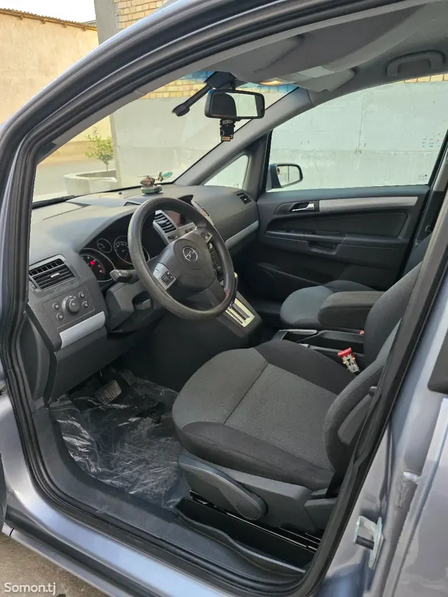 Opel Zafira 2006 · 2.2 AT