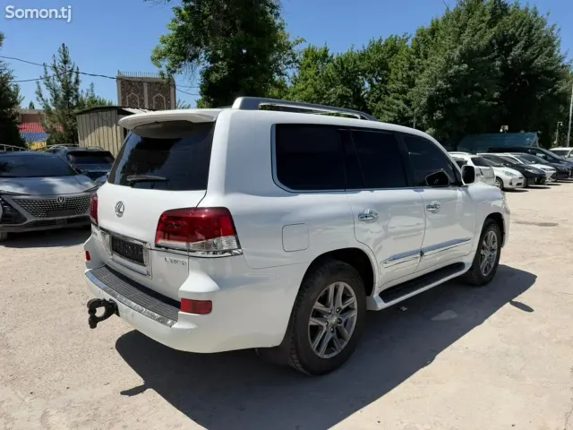 Lexus LX series 2013 · 5.7 AT