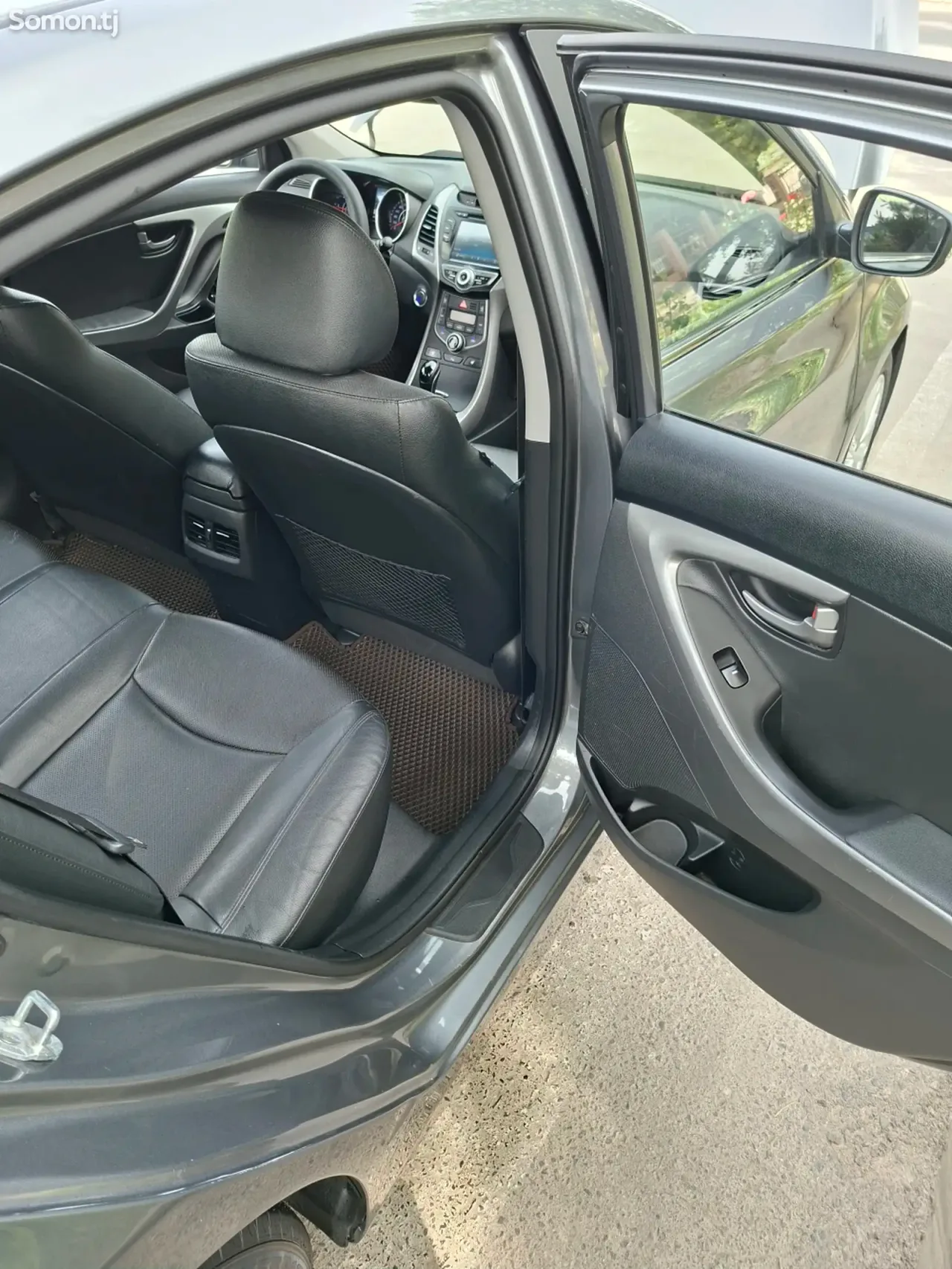 Hyundai Avante 2015 · 1.6 AT