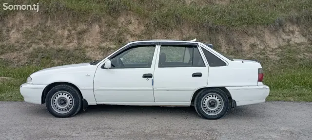 Daewoo Nexia 1995 · 1.6 MT