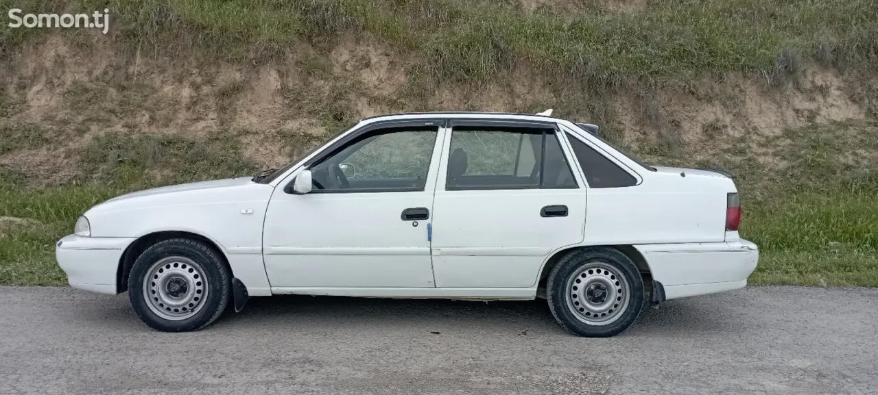 Daewoo Nexia 1995 · 1.6 MT
