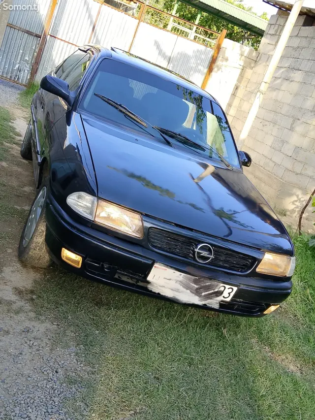 Opel Astra F 1995 · 1.6 MT