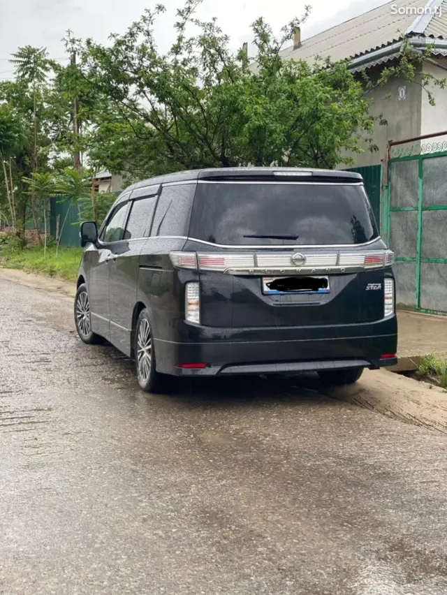 Nissan Elgrand 2015 · 2.5 AT